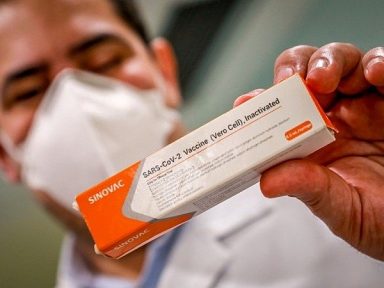 Covax distribuirá 110 milhões de vacinas da Coronavac e Sinopharm