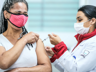 Vacinação reduz em 46% os óbitos de internados com Covid-19 em SP