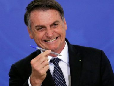 Veto de Bolsonaro a projeto que facilita acesso a remédios orais contra o câncer gera revolta