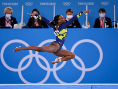 Rebeca conquista histórica medalha de prata na Ginástica