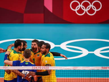Brasil derrota EUA no vôlei e se classifica para as quartas de final