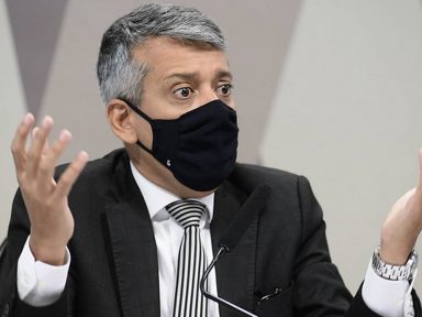 Antes da prisão, Dias tentou confundir a CPI com narrativas inverossímeis; áudios mostram mentiras