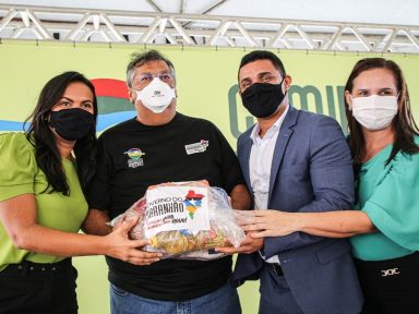 Flávio Dino entrega 500 mil cestas de alimentos para famílias de baixa renda