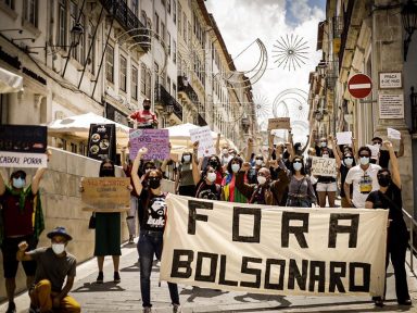 Faixas com “Fora Bolsonaro” presentes em atos em Viena, Coimbra, Paris, Londres e mais 30 cidades europeias