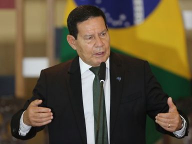 Mourão recomenda “baixar o tom” e diz  que eleições de 22 “serão realizadas”