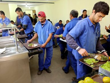Bolsonaro quer retirar vale alimentação de 22 milhões de trabalhadores