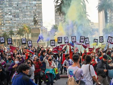 Uruguaios conquistam assinaturas para plebiscito sobre lei de Lacalle