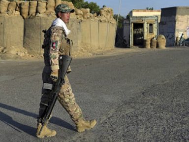 Afegãos retomam cidade em Kandahar após retirada dos EUA da base de Bagram