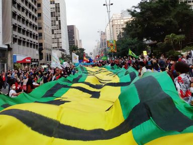 Avenida Paulista em verde e amarelo pelo Fora Bolsonaro