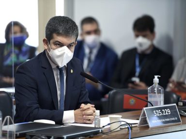 Randolfe identifica improbidades no contrato de compra da Covaxin