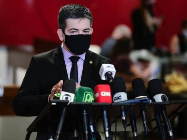 “A CPI abriu a caixa de Pandora”, disparou Randolfe após denúncia contra Pazuello
