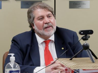 Federações ajudariam a assegurar o pluralismo político no Brasil , por Renildo Calheiros
