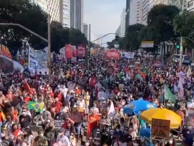 Ato no Rio contra Bolsonaro ocupa a Presidente Vargas