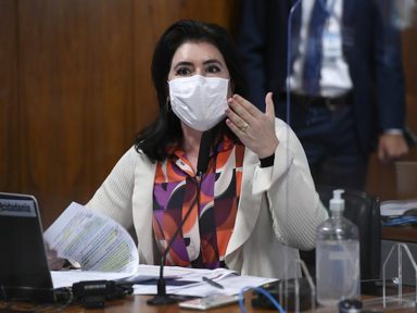 Simone Tebet aponta erros grosseiros e “manipulação de documentos” apresentados pelo governo