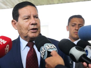 Bolsonaro ataca Mourão: “vice é igual cunhado. Você casa e tem que aturar”