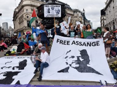 Esposa de Assange repele ‘garantias’ de Biden e pede fim do pedido de extradição