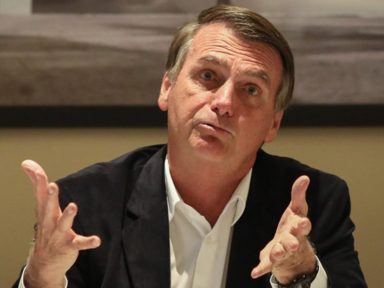 Desaprovação de Bolsonaro é recorde e chega a 63%. Lula e Ciro ganham dele no 2º turno, diz CNT