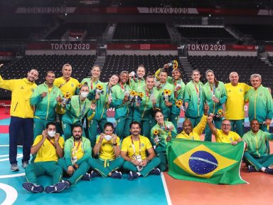 Seleção feminina conquista a prata no vôlei e Brasil fecha participação nas Olimpíadas 2021