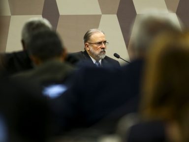 Manifesto de 29 procuradores da cúpula do MPF exige medidas de Aras contra Bolsonaro