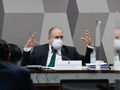 Sob contestações, Augusto Aras é aprovado no Senado