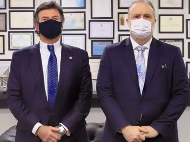 Fux se reúne com Aras e cobra ação contra Bolsonaro