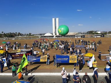 Servidores da segurança pública fazem ato em Brasília contra reforma administrativa