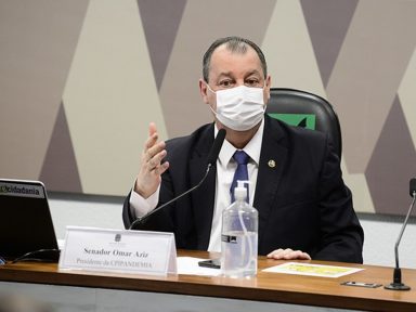 Aziz: “Bolsonaro recebeu às escondidas uma deputada nazista afrontando o Exército e a Constituição”