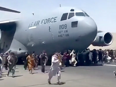 Pandemônio no aeroporto de Cabul estampa fracasso dos EUA no Afeganistão