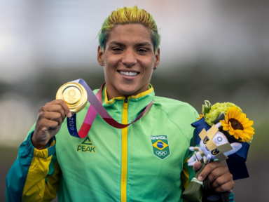 Com Ana Marcela, Brasil é ouro na maratona aquática feminina