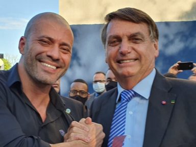 Bolsonaro repete Daniel Silveira e ameaça Moraes: “hora dele vai chegar”