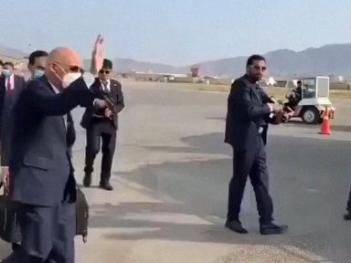Fracasso dos EUA: presidente afegão foge do país com o Talibã cercando Cabul