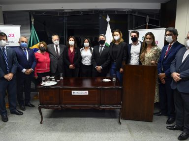 Cidadania filia a senadora Leila Barros em cerimônia ampla e pluripartidária