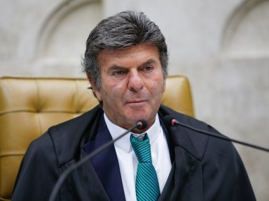 Fux recusa convite de Bolsonaro e não vai à recepção de tanques no Planalto