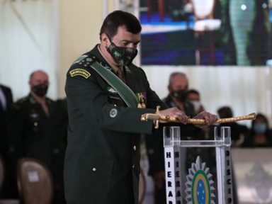 Comandante do Exército defende democracia e respeito à Constituição no Dia do Soldado