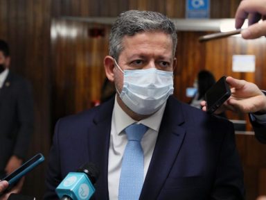 Lira rechaça “aventura contra democracia” e pede atenção aos reais problemas do país