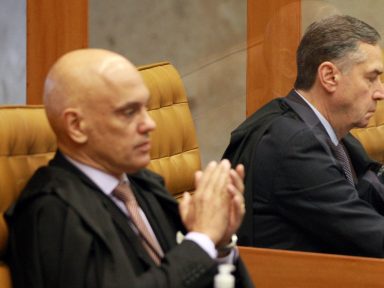 Bolsonaro tenta achincalhar o STF e pede impeachment de Moraes