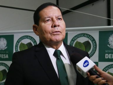 Febraban e Fiesp “são entidades com representatividade”, diz Mourão sobre manifesto