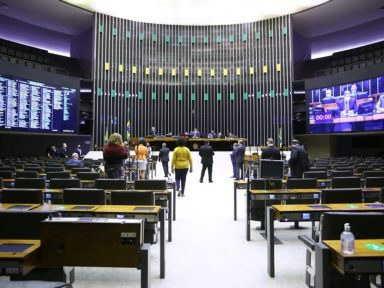 Câmara aprova PL do esbulho de Bolsonaro contra os Correios