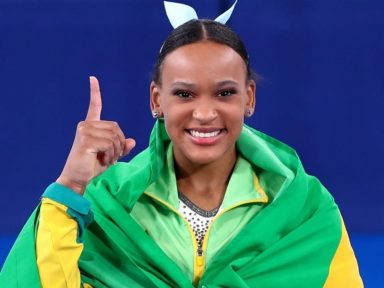 Rebeca Andrade é ouro nas Olimpíadas e faz história com duas medalhas na ginástica
