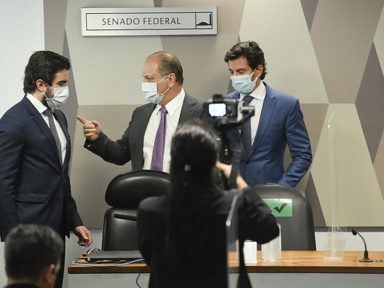 Estranhas conexões: advogado ligado à empresa do caso Covaxin foi à CPI com Barros