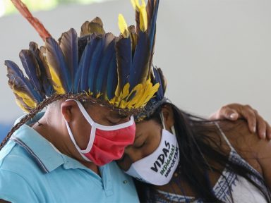Indígenas denunciam Bolsonaro ao Tribunal de Haia por “genocídio”