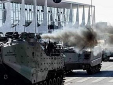 Imprensa internacional registra fiasco de Bolsonaro com desfile de tanques