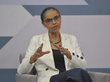 “Trabalho para podermos construir uma alternativa à polarização em 22”, afirma Marina