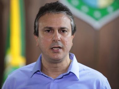 “Bolsonaro mente. É ele que decide os aumentos da gasolina”, diz governador do Ceará