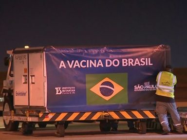 Bolsonaro volta a atacar e discriminar vacina CoronaVac