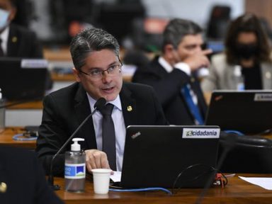 Senador aciona o STF contra a MP de Bolsonaro em favor das suas milícias digitais