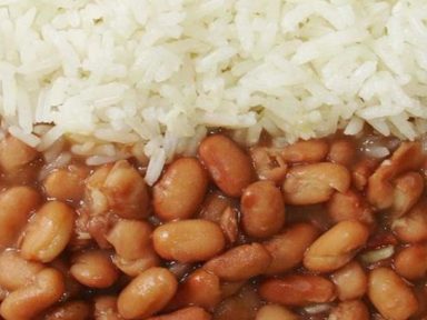 Feijão com arroz tem a alta mais longa em 8 anos