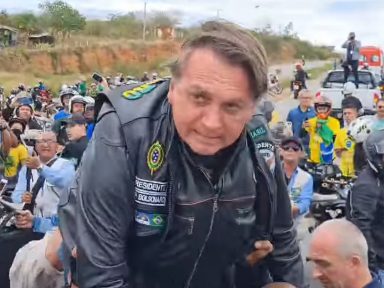 Bolsonaro prega golpe contra democracia ao ameaçar STF e Congresso em PE