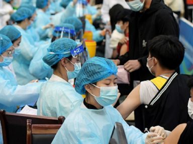 Mais de um bilhão de chineses já estão imunizados contra a Covid