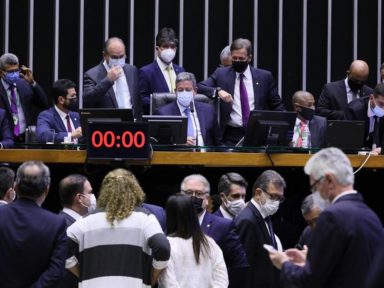 Câmara aprova projeto de mudança no IR